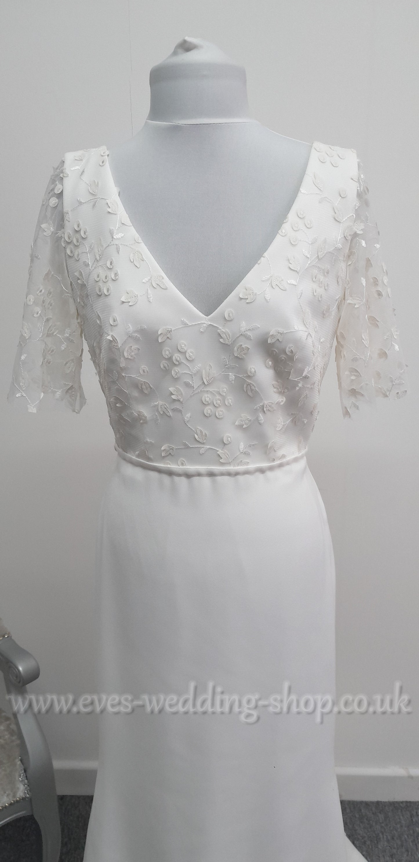 Ivory crepe wedding dress with sleeves UK 12