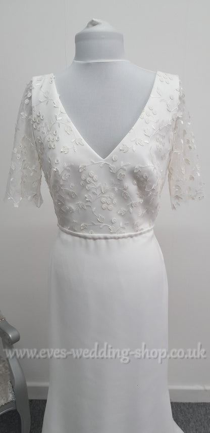 Ivory crepe wedding dress with sleeves UK 12