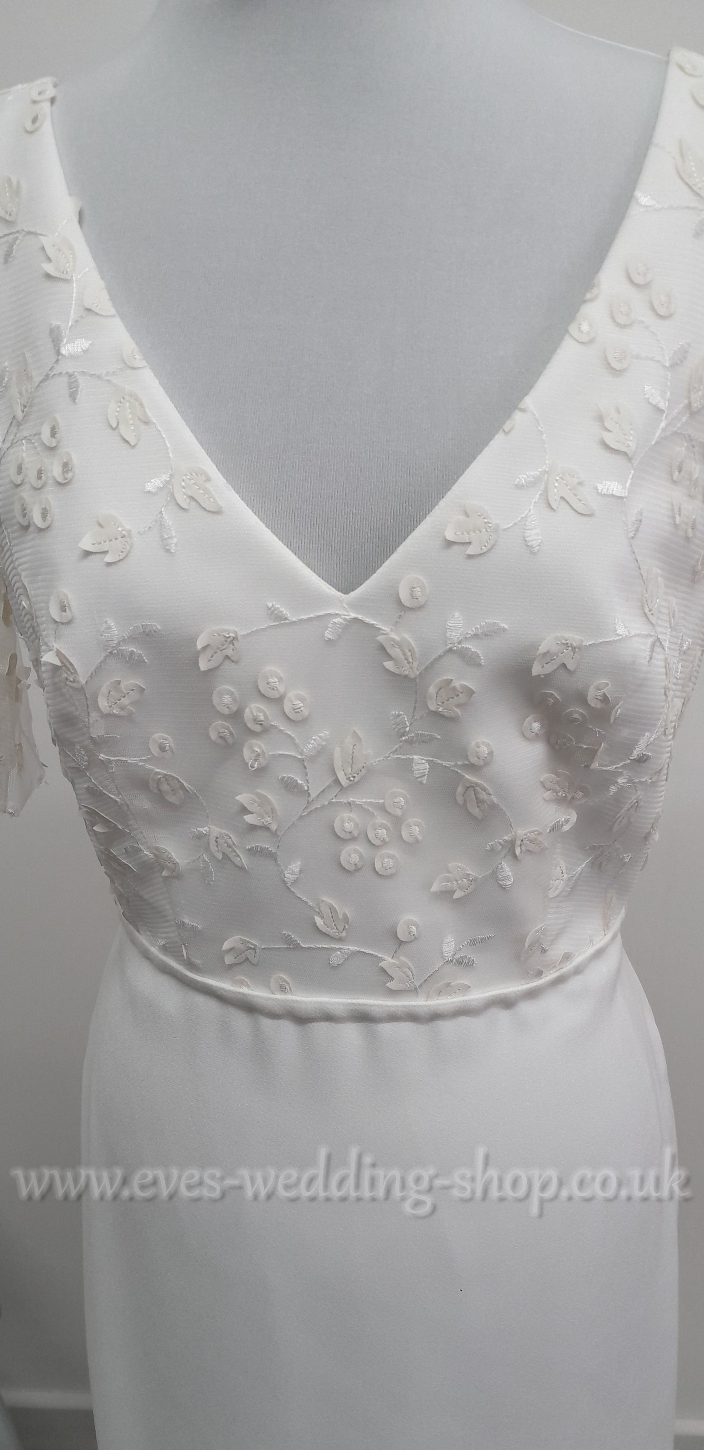 Ivory crepe wedding dress with sleeves UK 12