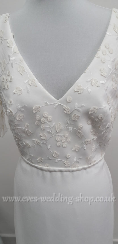 Ivory crepe wedding dress with sleeves UK 12