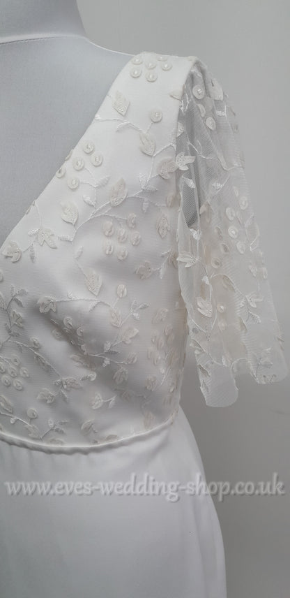 Ivory crepe wedding dress with sleeves UK 12