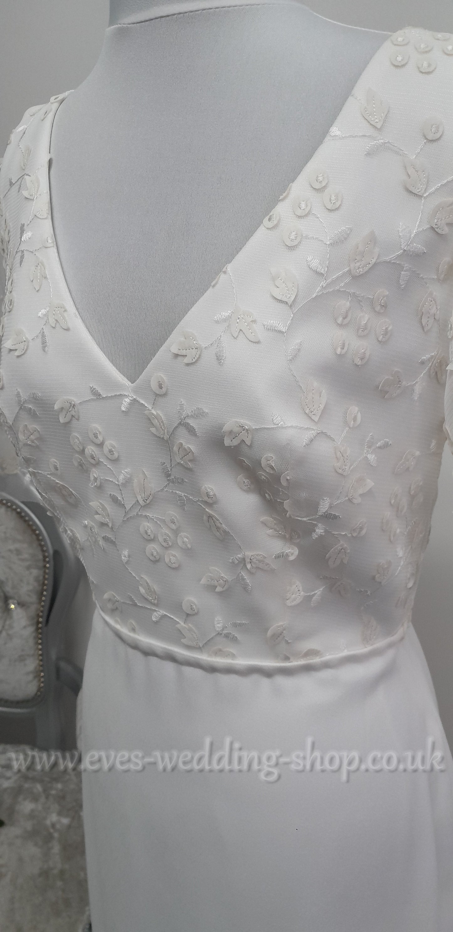 Ivory crepe wedding dress with sleeves UK 12
