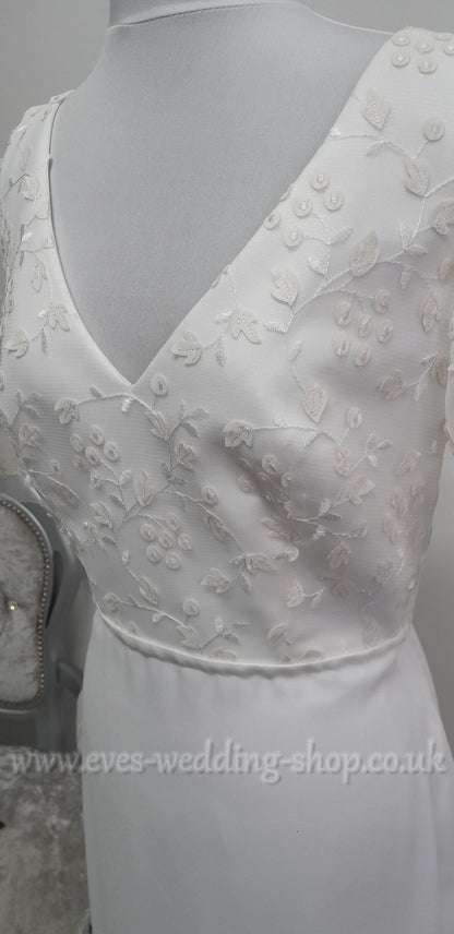 Ivory crepe wedding dress with sleeves UK 12