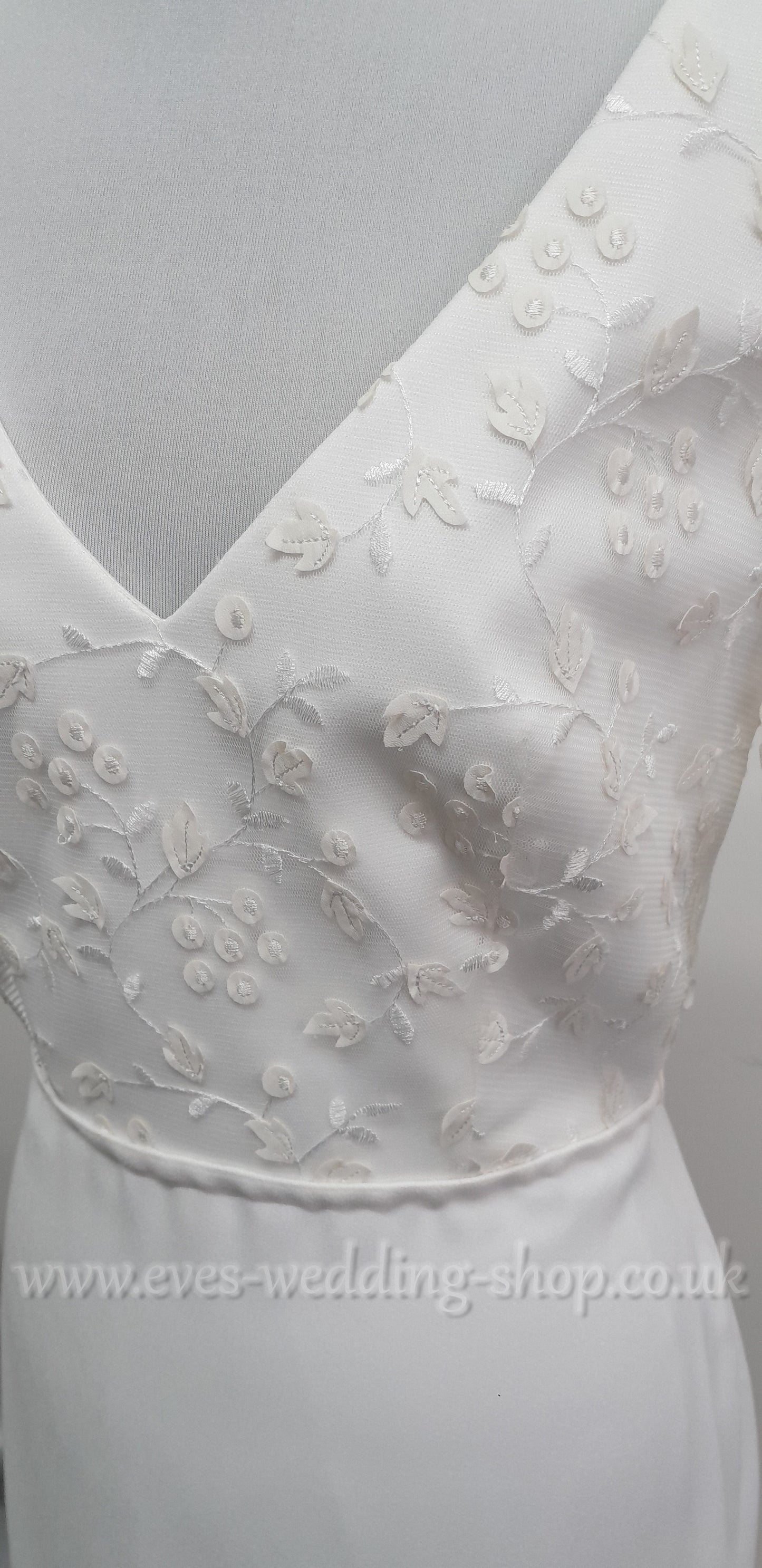 Ivory crepe wedding dress with sleeves UK 12