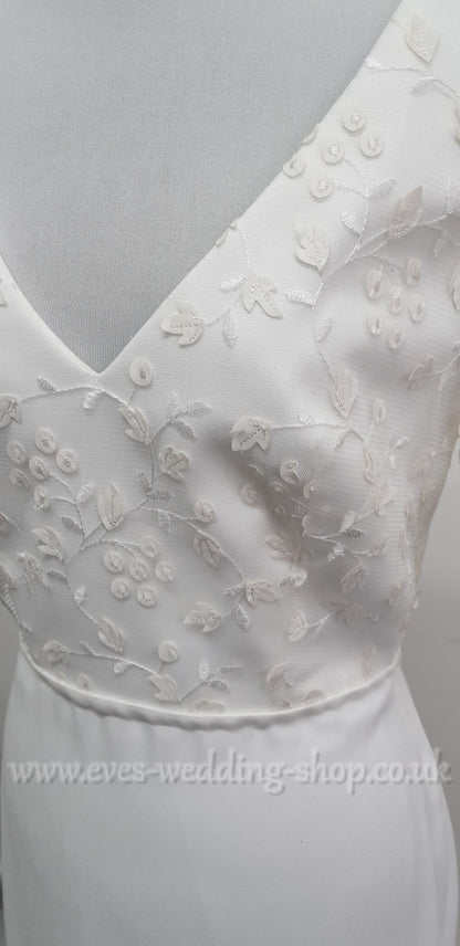 Ivory crepe wedding dress with sleeves UK 12