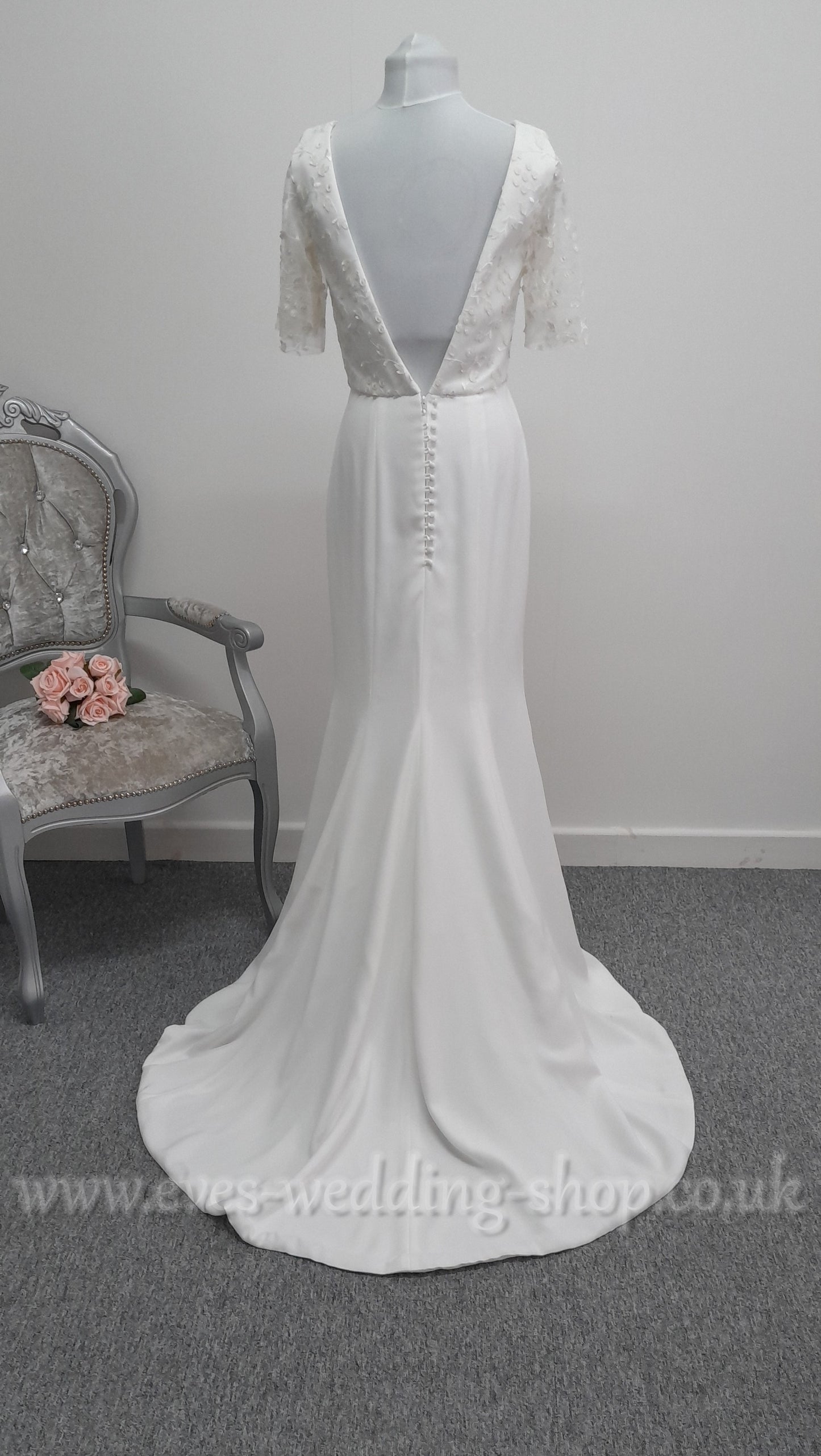 Ivory crepe wedding dress with sleeves UK 12