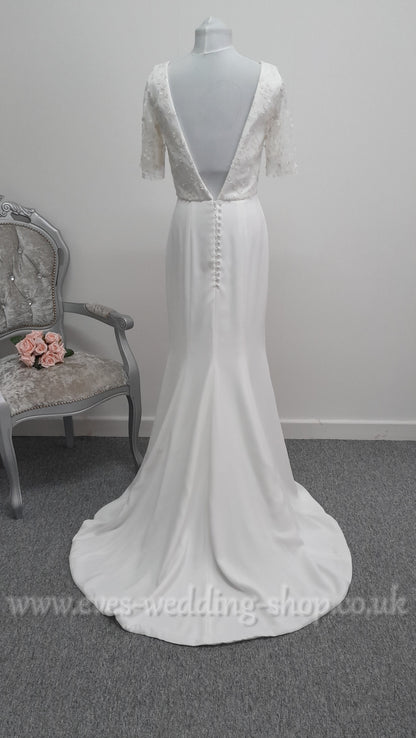 Ivory crepe wedding dress with sleeves UK 12