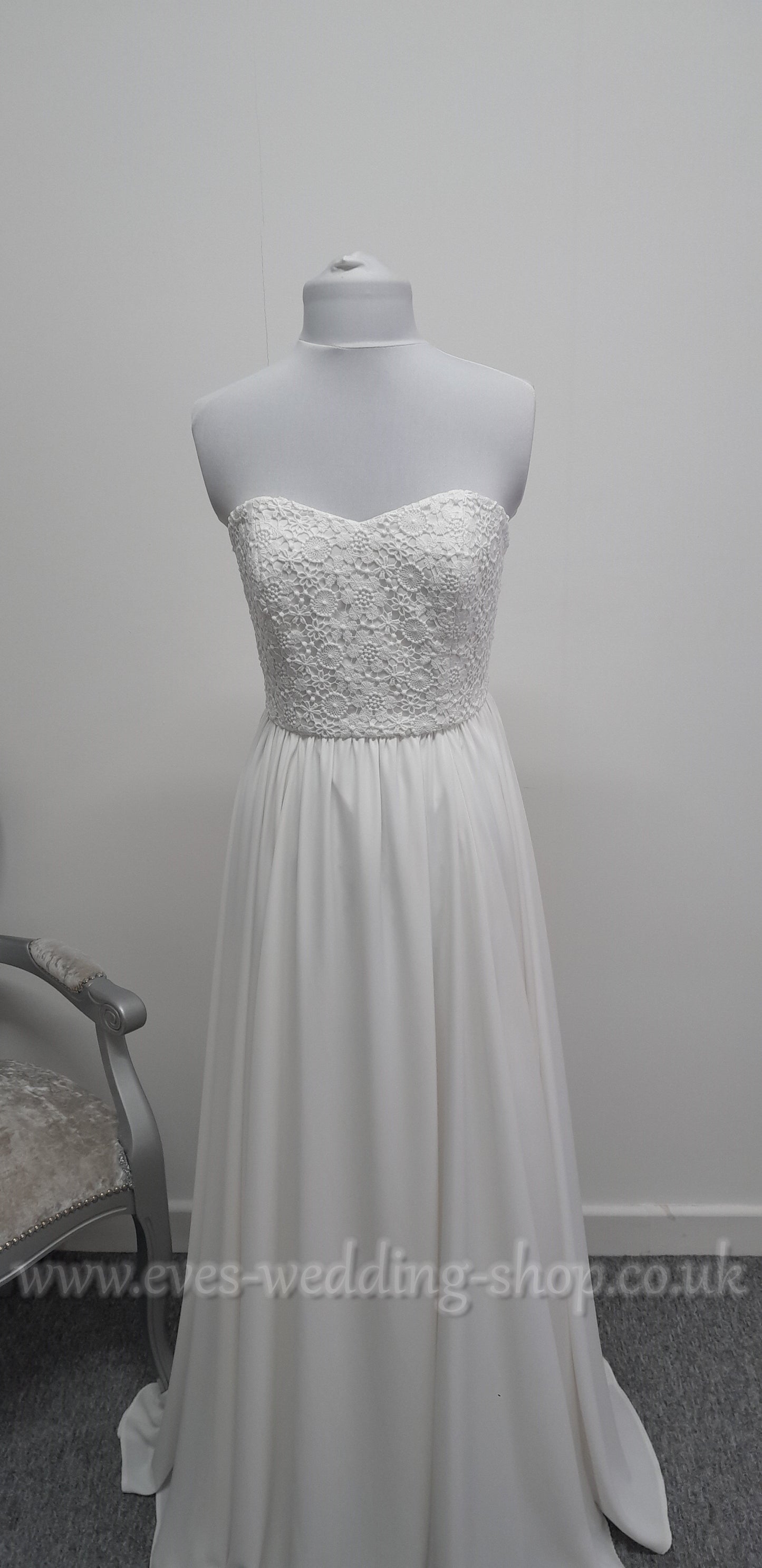 Ivory crochet bodice crepe wedding dress UK 14