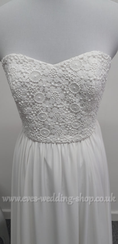 Ivory crochet bodice crepe wedding dress UK 14