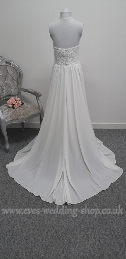 Ivory crochet bodice crepe wedding dress UK 14