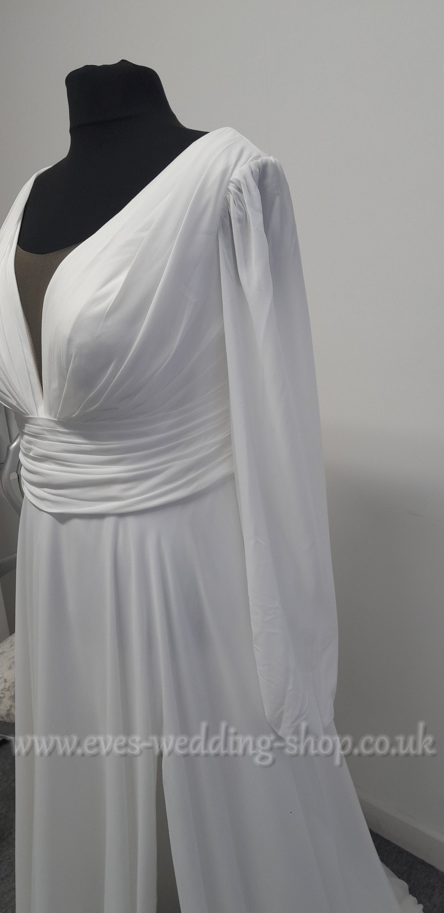 Monica Loretti ivory wedding dress with slit EU 54, UK 26
