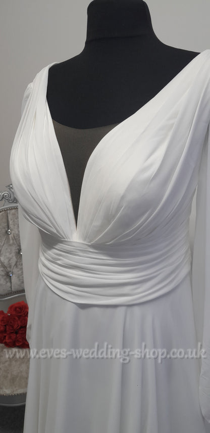 Monica Loretti ivory wedding dress with slit EU 54, UK 26
