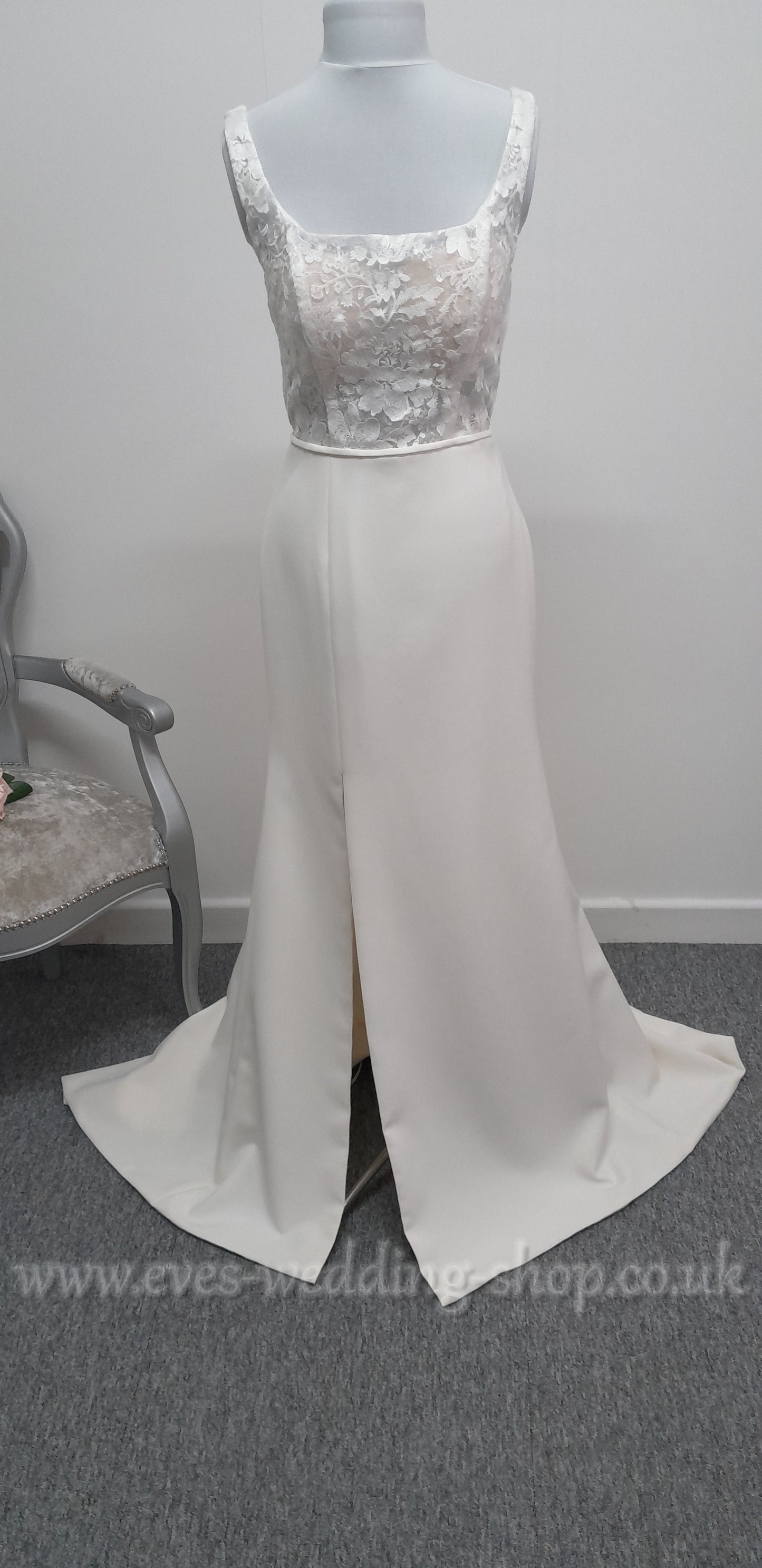 Beautiful ivory crepe wedding dress with straps and slit UK 12
