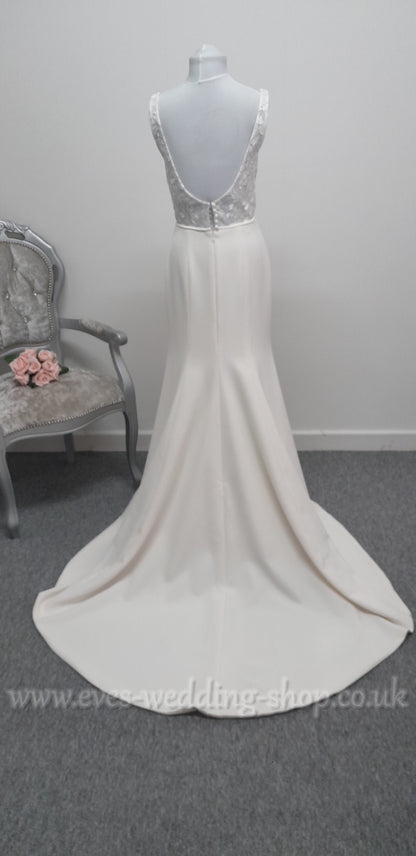 Beautiful ivory crepe wedding dress with straps and slit UK 12