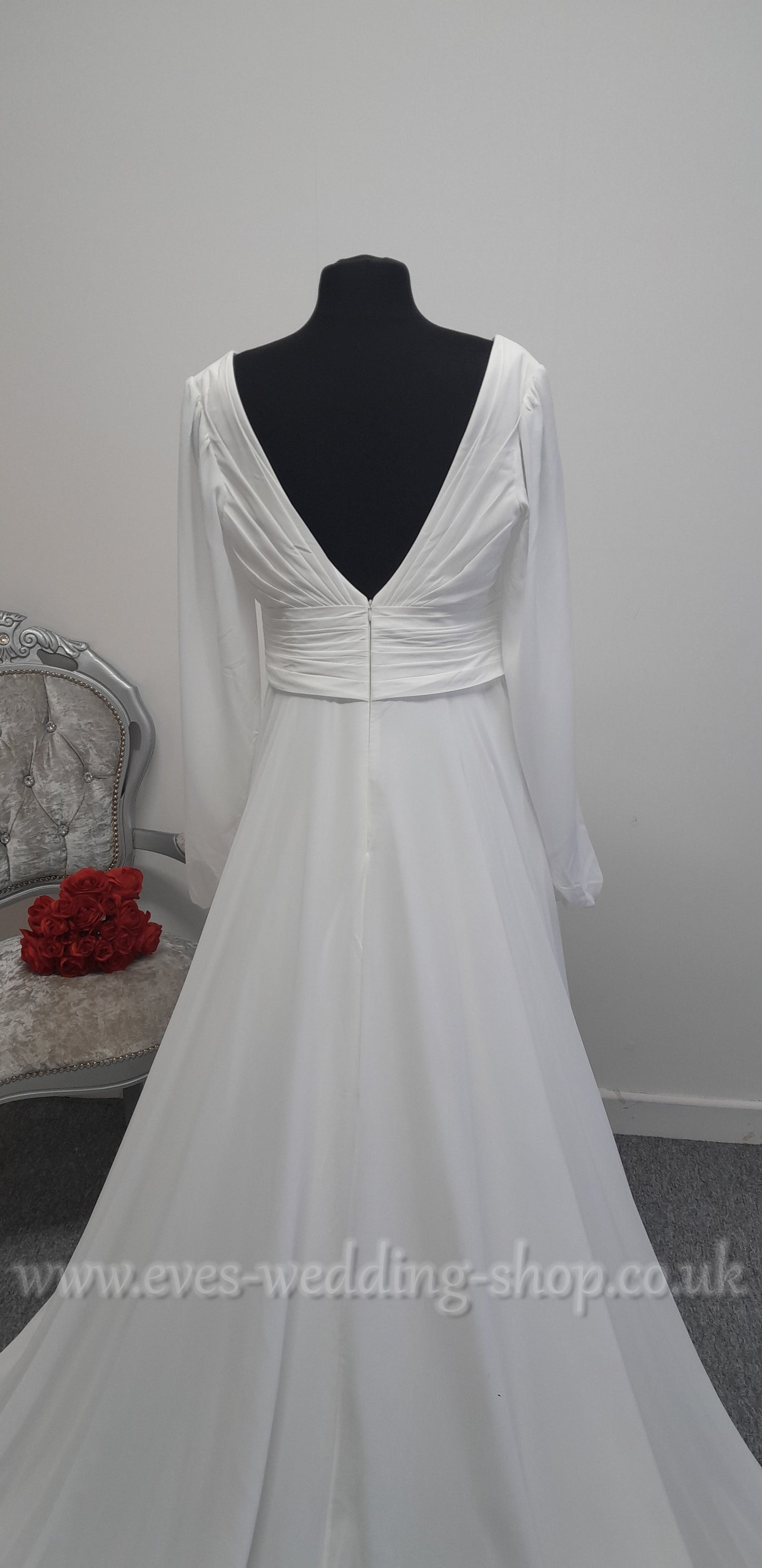 Monica Loretti ivory wedding dress with slit EU 54, UK 26