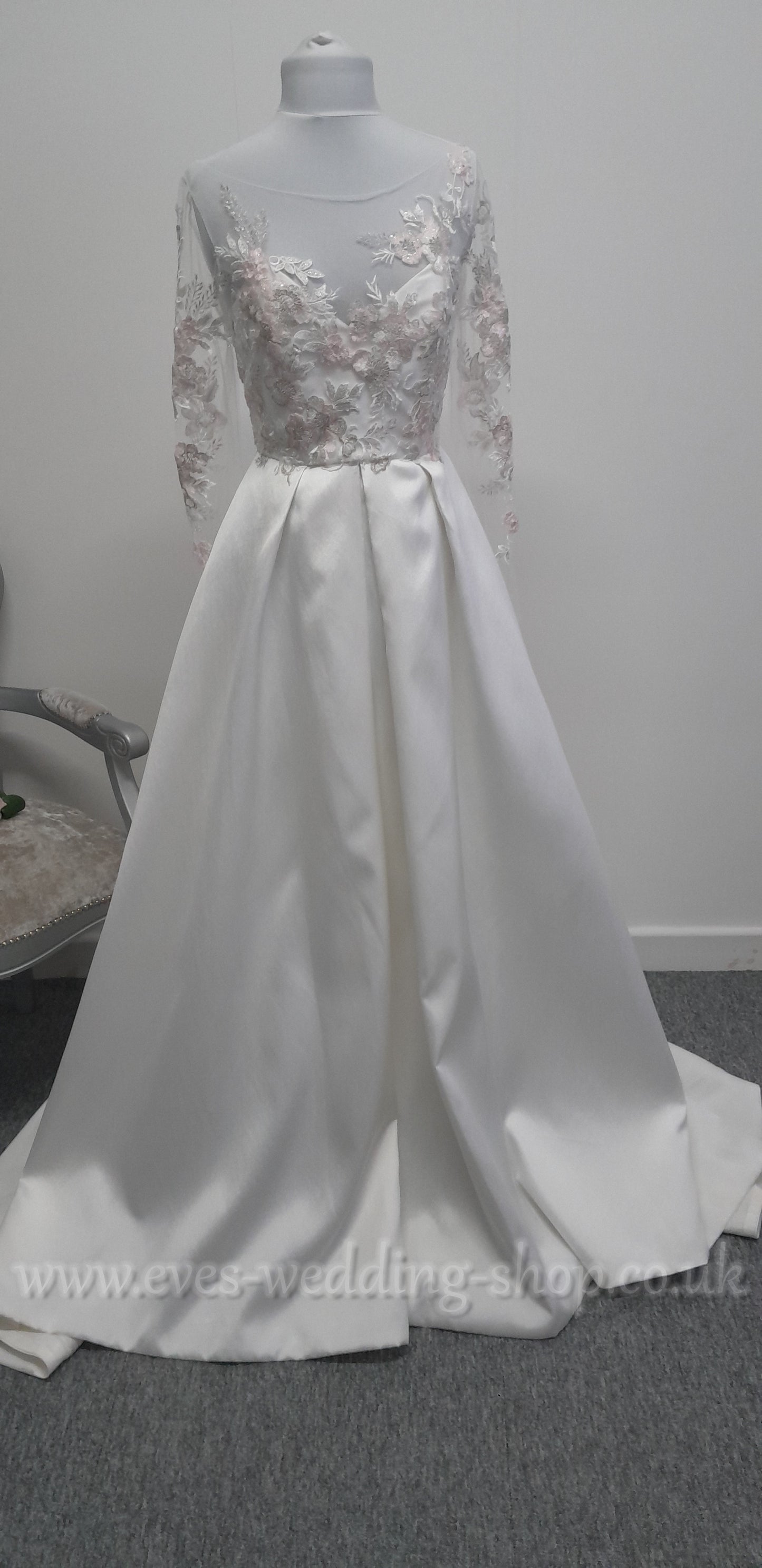 E. Ferrara ivory / floral bodice mikado satin wedding dress UK 10 with sleeves