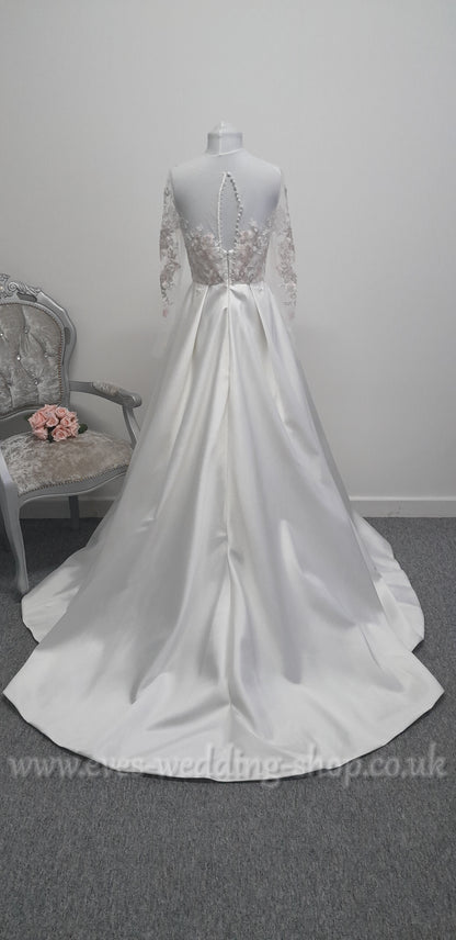 E. Ferrara ivory / floral bodice mikado satin wedding dress UK 10 with sleeves