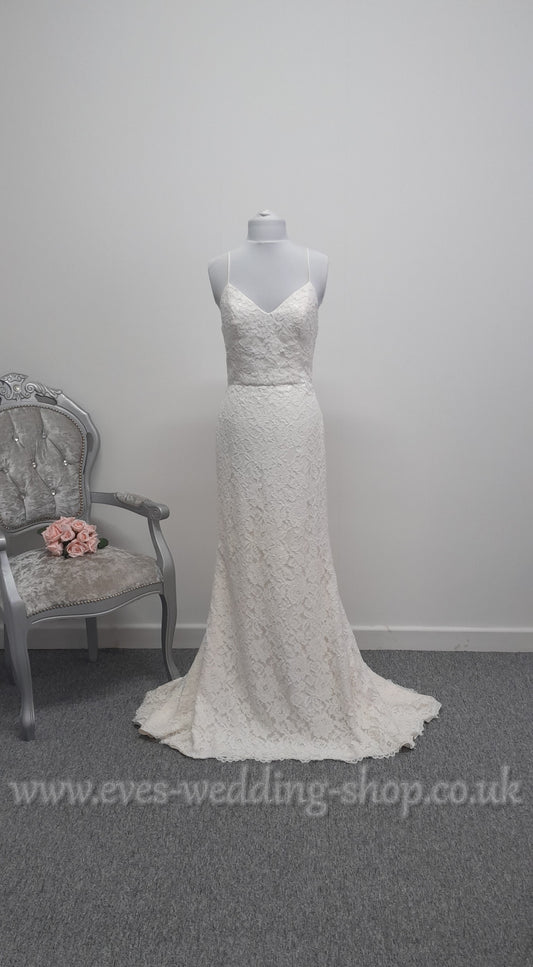 Warm ivory E.Ferrara lace wedding dress UK 12