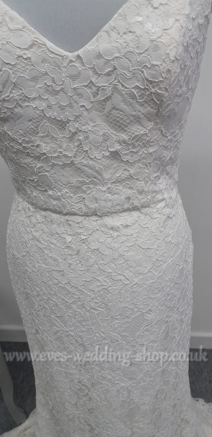 Warm ivory E.Ferrara lace wedding dress UK 12