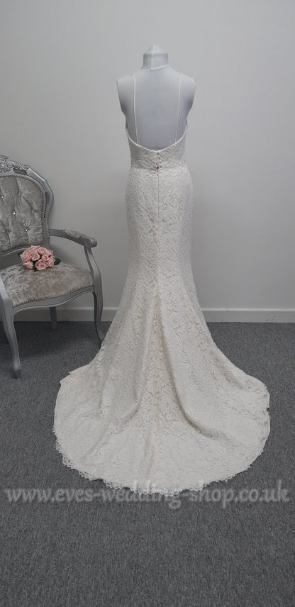 Warm ivory E.Ferrara lace wedding dress UK 12