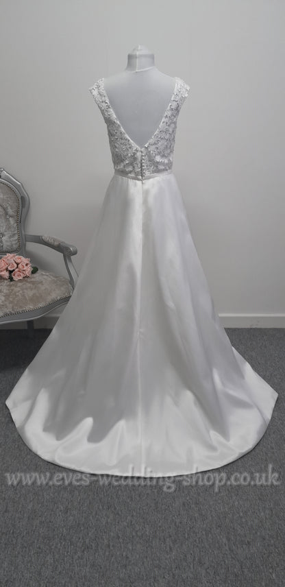 Stunning E. Ferrara mikado satin ivory wedding dress UK 12