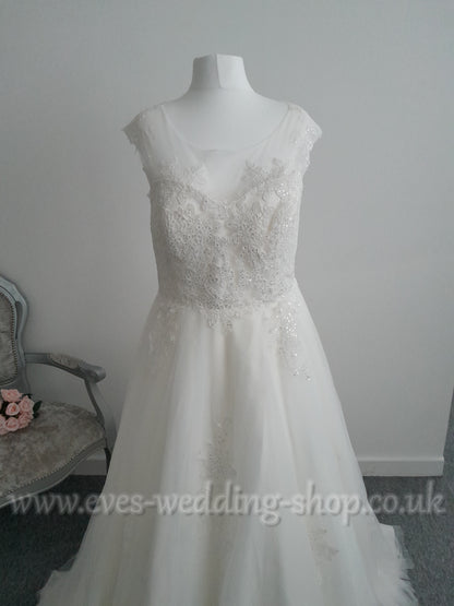 Victoria Kay ivory ball gown wedding dress UK 16