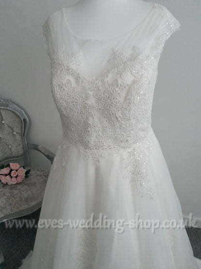 Victoria Kay ivory ball gown wedding dress UK 16