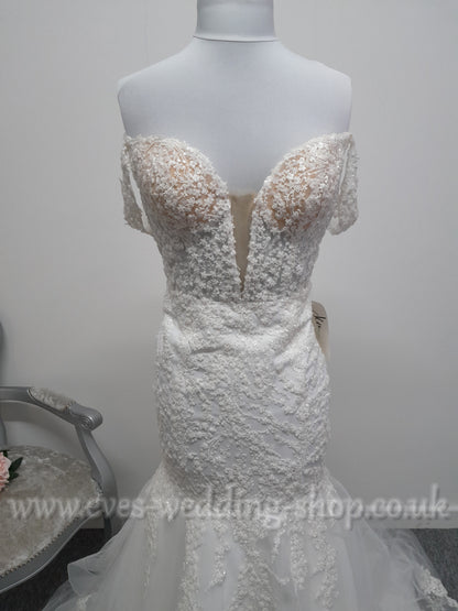 Tara Keely ''Regina'' by Lazaro ivory off shoulder mermaid wedding dress UK 12