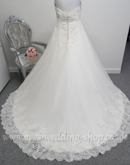 Art Couture AC510 ivory wedding dress UK 16