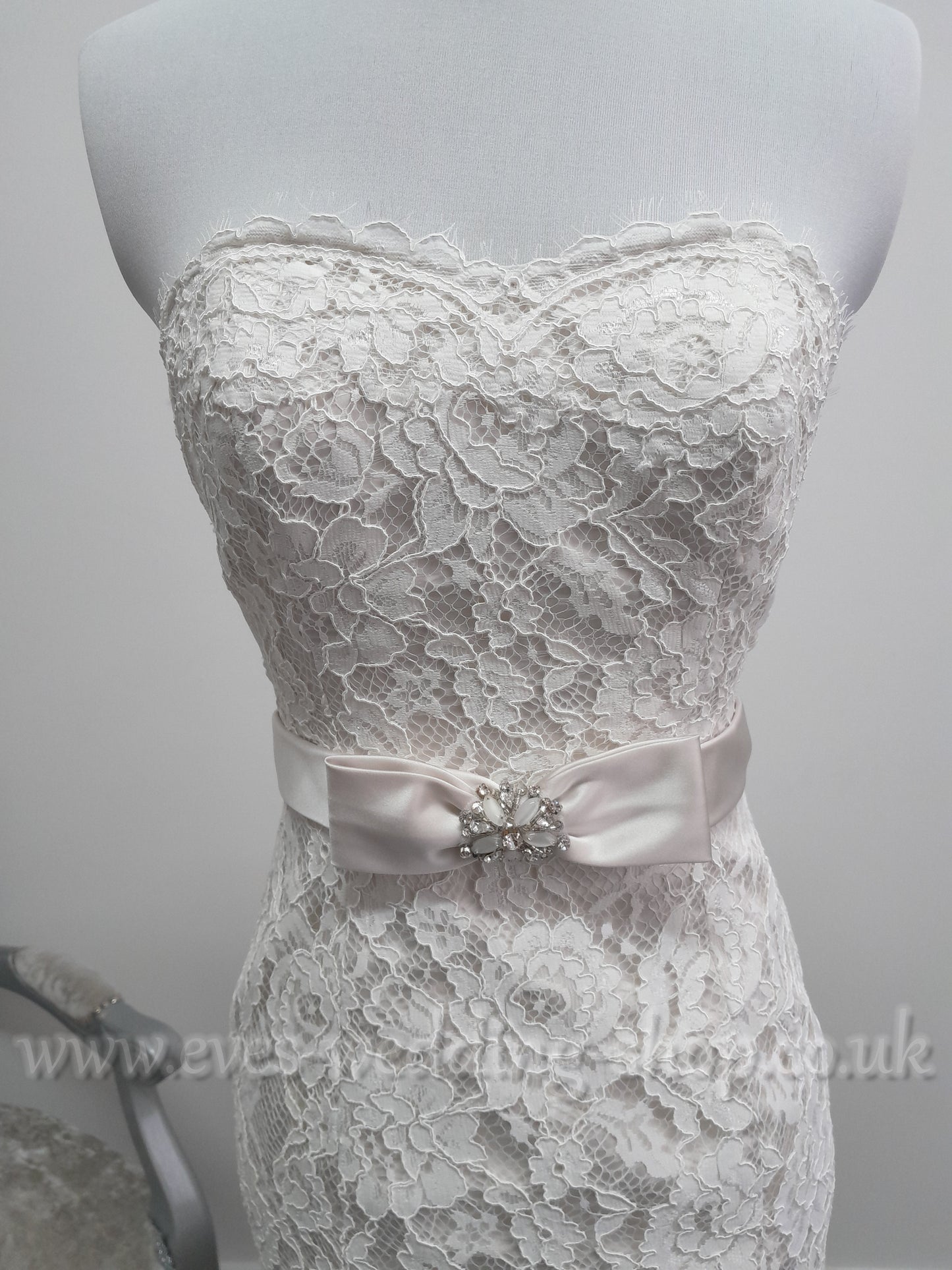 White Rose R704 ivory/ pearl wedding dress UK 10