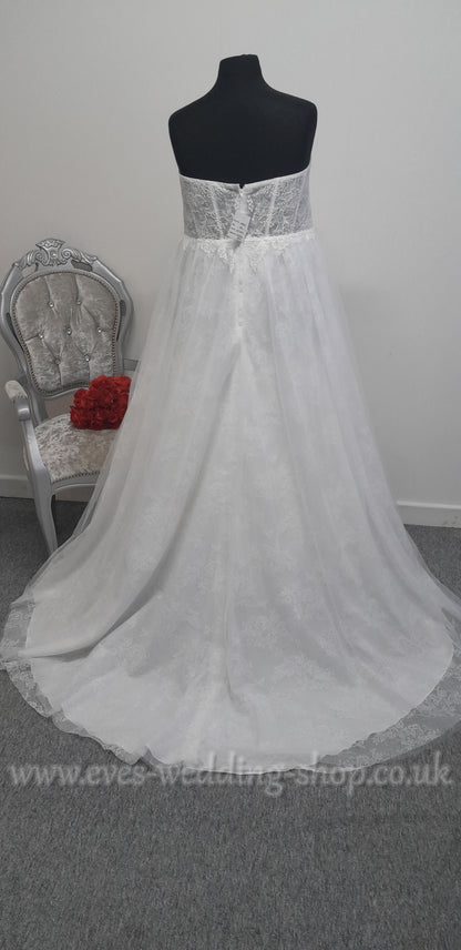 David's bridal soft white wedding dress US 26, UK 28