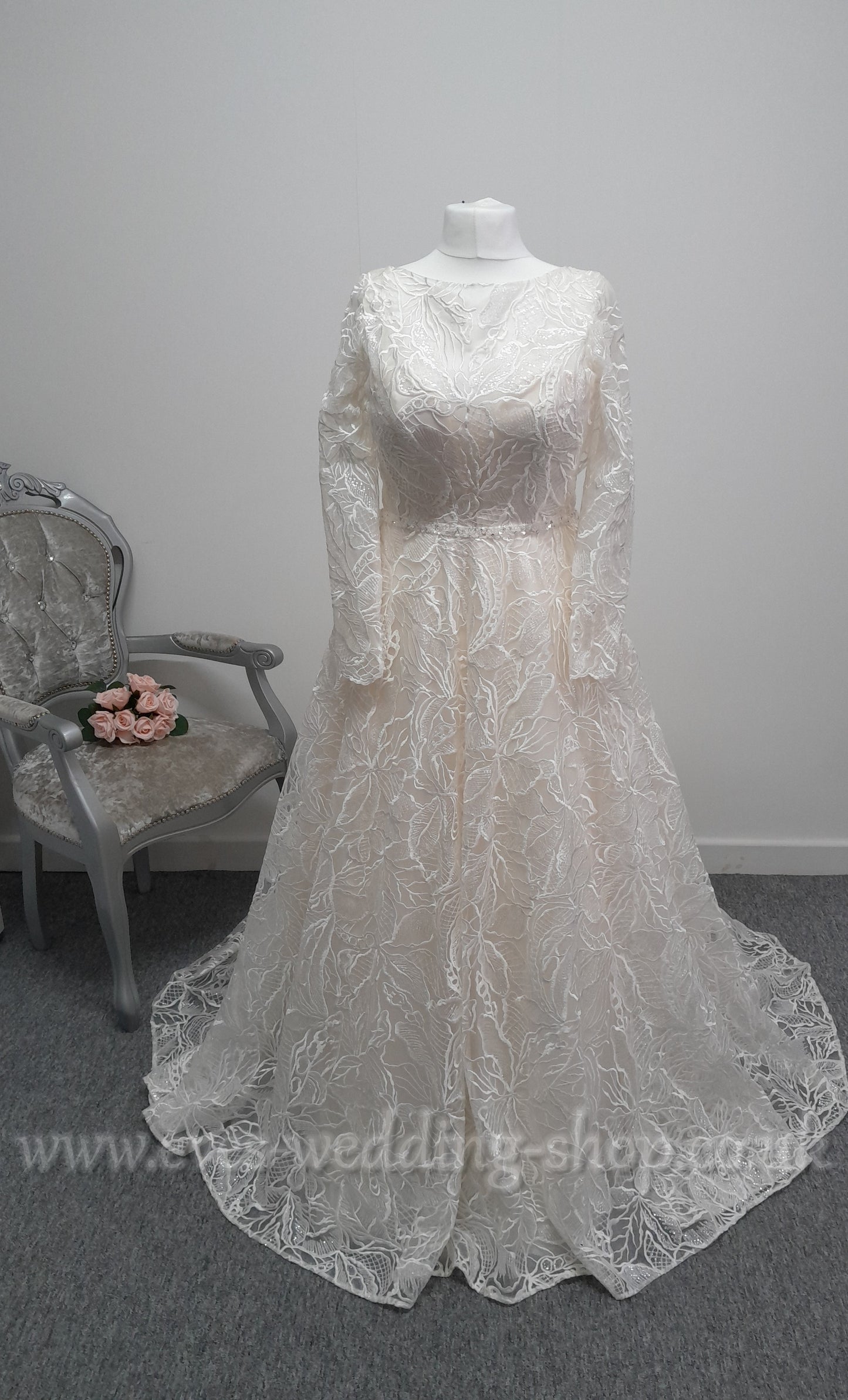 Lou Lou bridal  warm ivory leaf embroidery wedding dress with sleeves UK 16