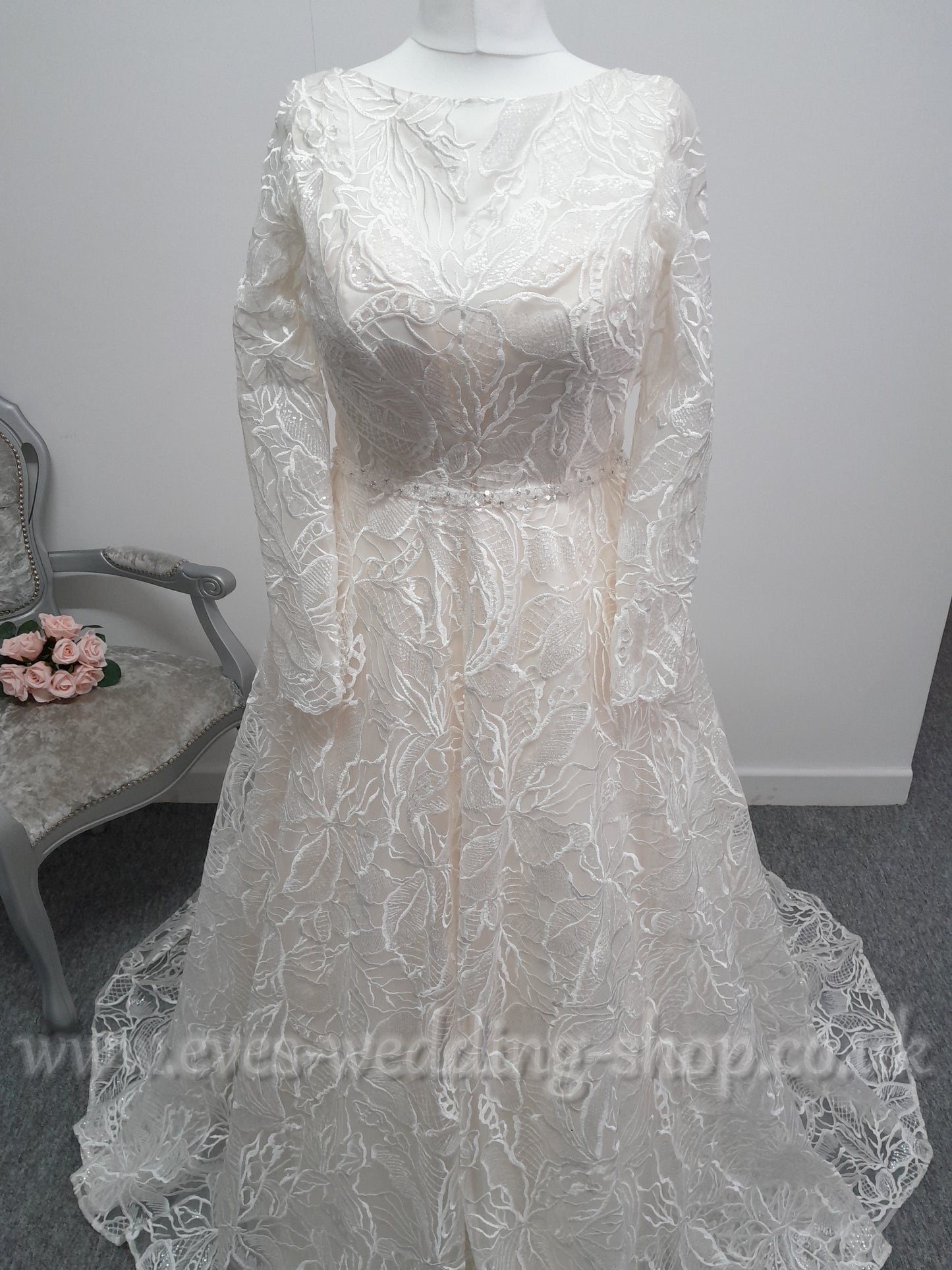 Lou Lou bridal  warm ivory leaf embroidery wedding dress with sleeves UK 16