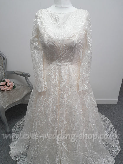 Lou Lou bridal  warm ivory leaf embroidery wedding dress with sleeves UK 16