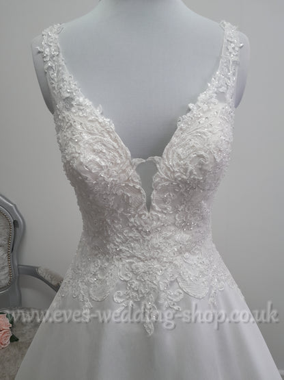 Ronald Joyce ivory wedding dress with cut out lace train UK size 8