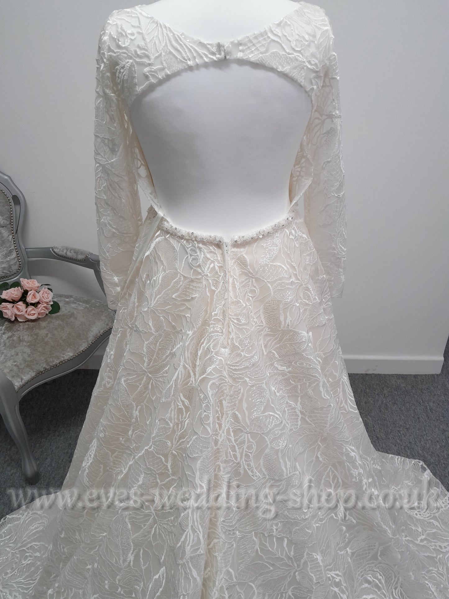 Lou Lou bridal  warm ivory leaf embroidery wedding dress with sleeves UK 16