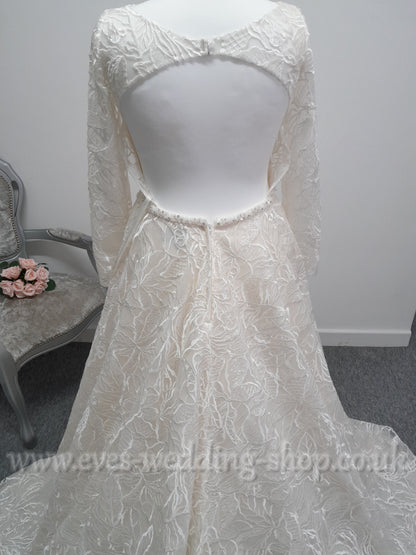 Lou Lou bridal  warm ivory leaf embroidery wedding dress with sleeves UK 16