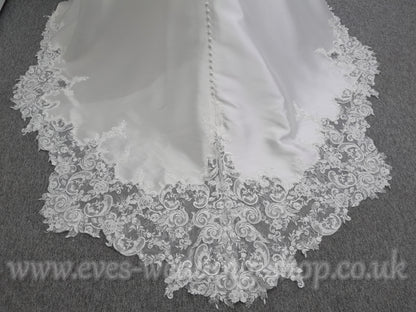 Ronald Joyce ivory wedding dress with cut out lace train UK size 8