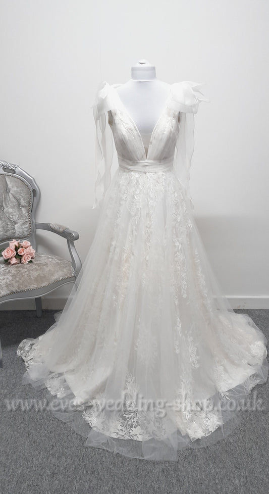 Charlotte Bridal ivory wedding dress UK 10