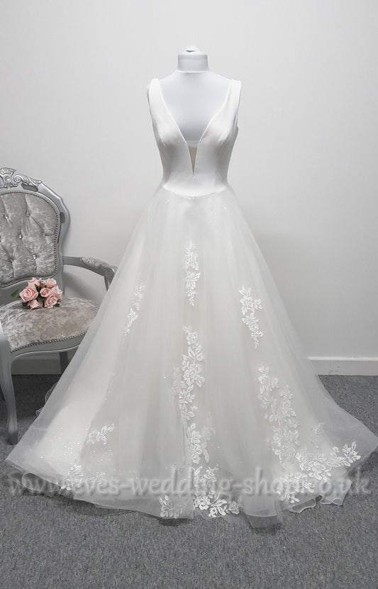 LJ ivory v- neck wedding dress UK 10