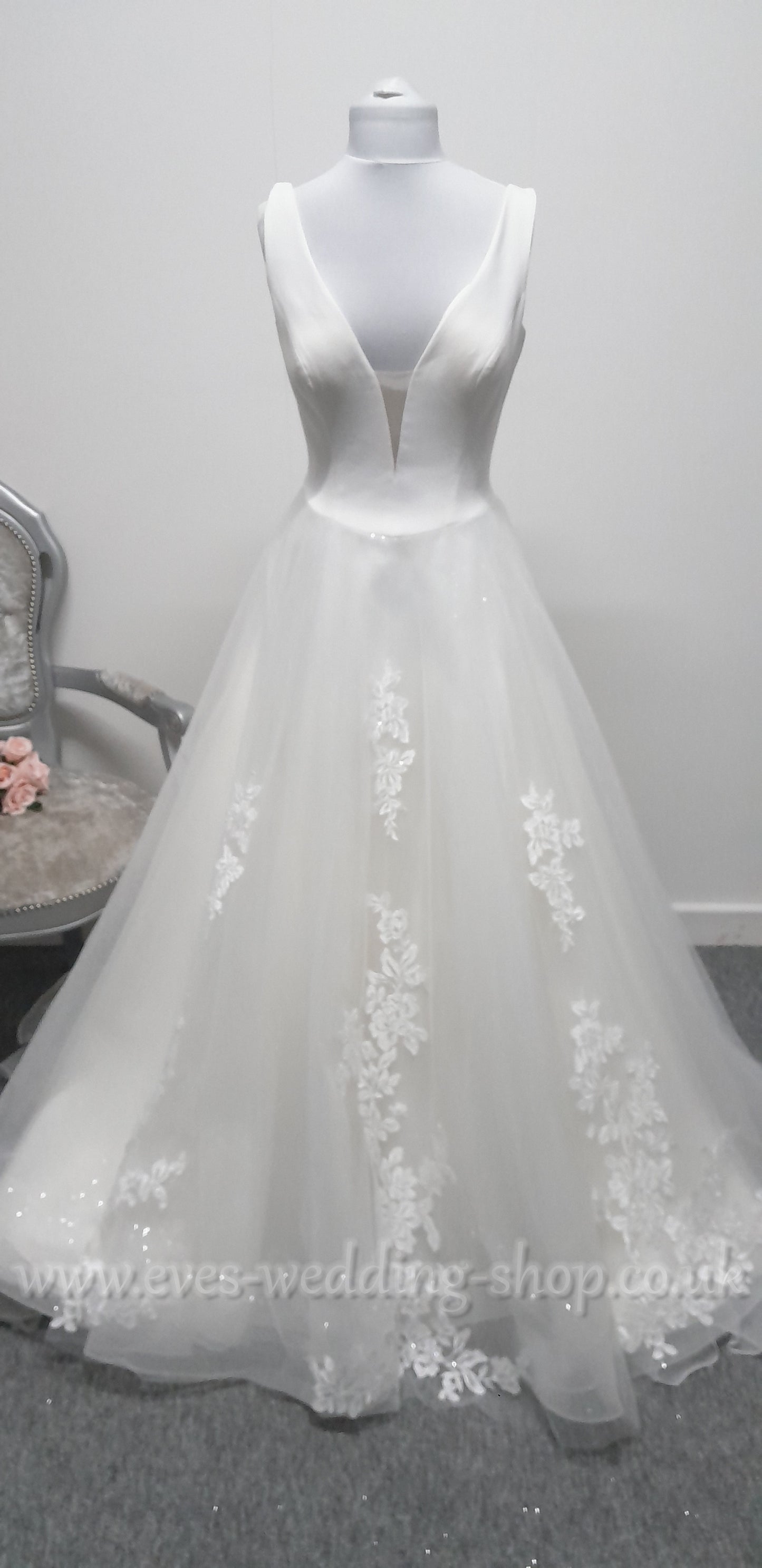 LJ ivory v- neck wedding dress UK 10