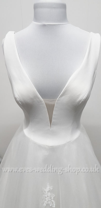 LJ ivory v- neck wedding dress UK 10
