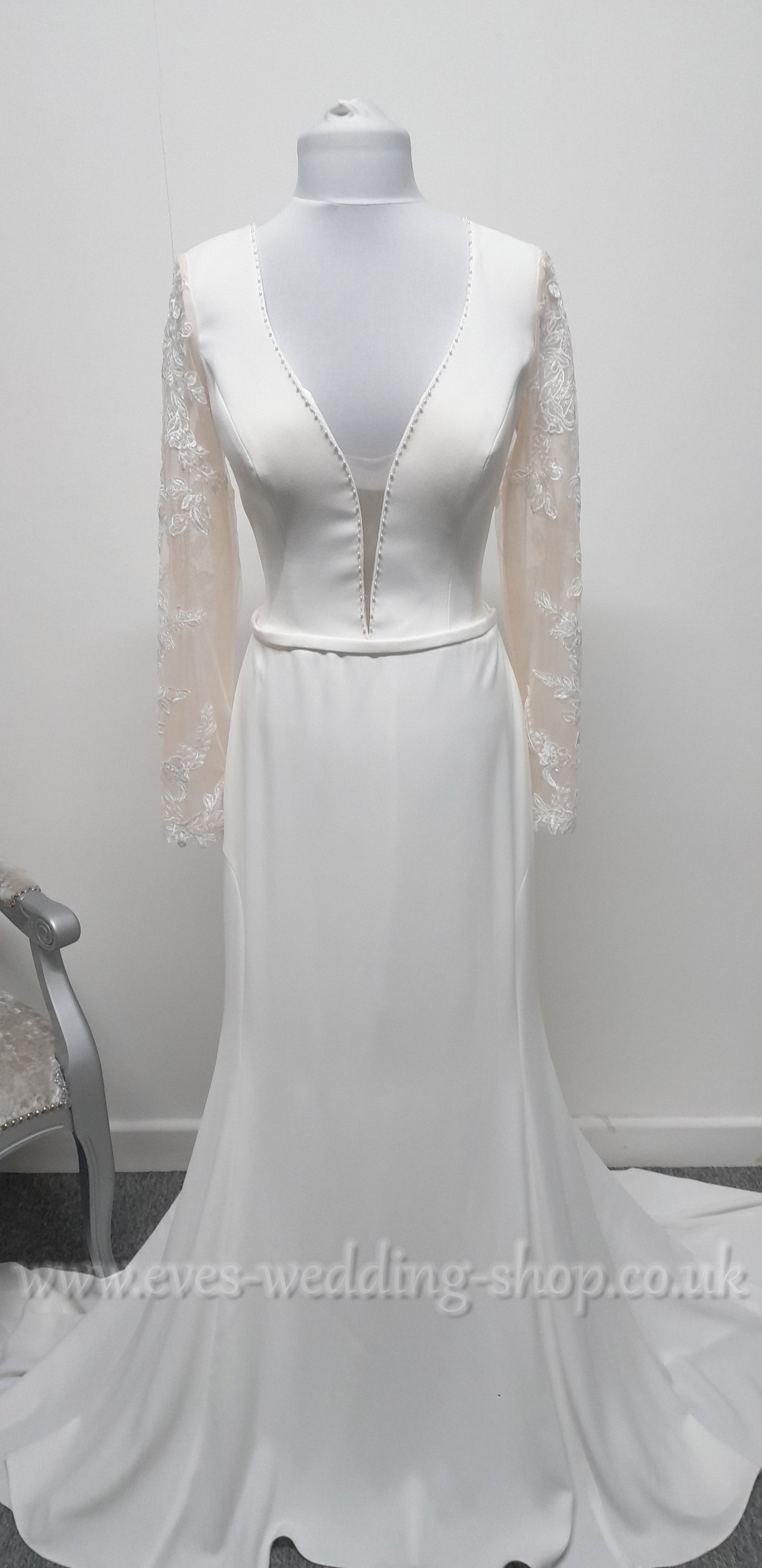 LJ ivory crepe wedding dress with long sleeves UK 10