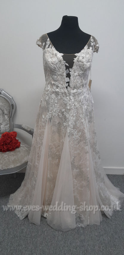 David's bridal Galina ivory champagne wedding dress US 22, UK 24