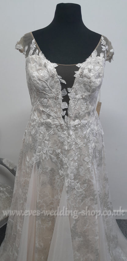 David's bridal Galina ivory champagne wedding dress US 22, UK 24
