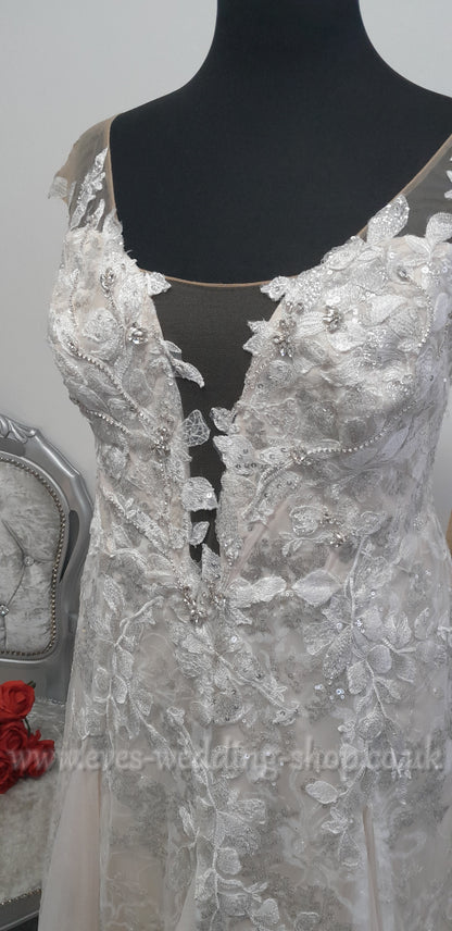 David's bridal Galina ivory champagne wedding dress US 22, UK 24