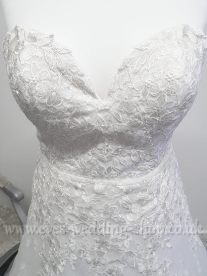 Eternity bride D5843 A line ivory wedding dress UK 14