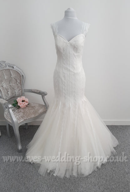Enzoani ivory off the shoulder wedding dress UK 14