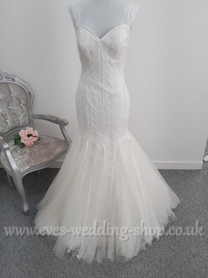 Enzoani ivory off the shoulder wedding dress UK 14