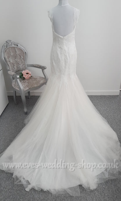 Enzoani ivory off the shoulder wedding dress UK 14